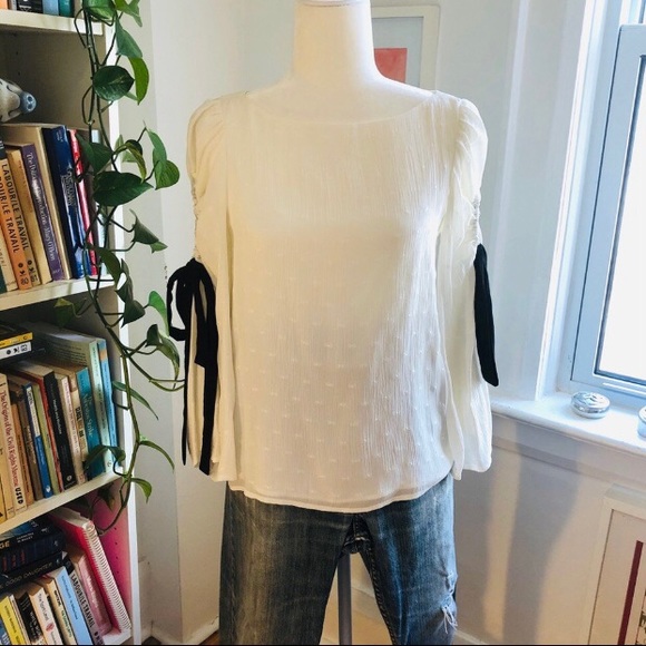 White blouse with black bows and bell sleeves - Picture 8 of 8